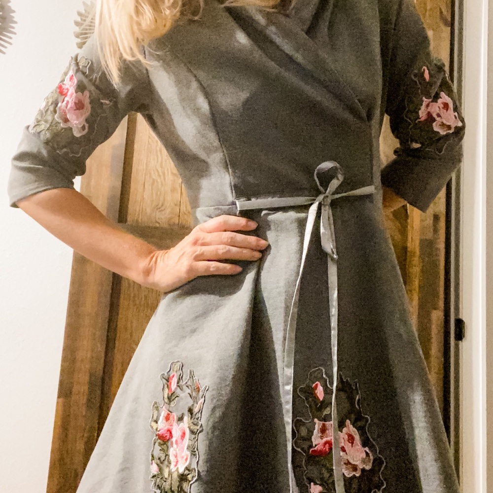 Adorable dove grey dress w rose detail